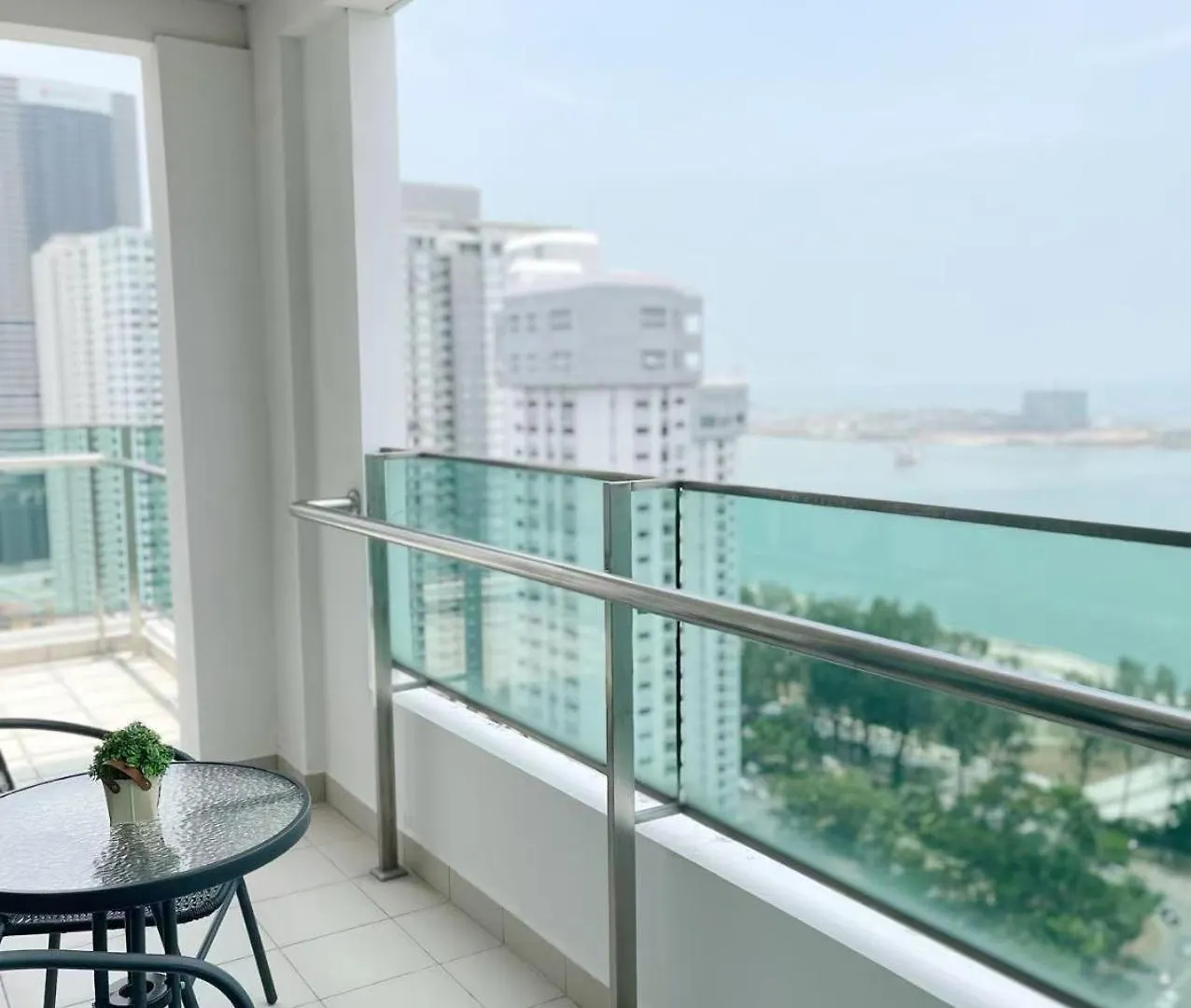 Apartament Mansion One 2R2B Seaview Up To 10 Pax George Town Malezja